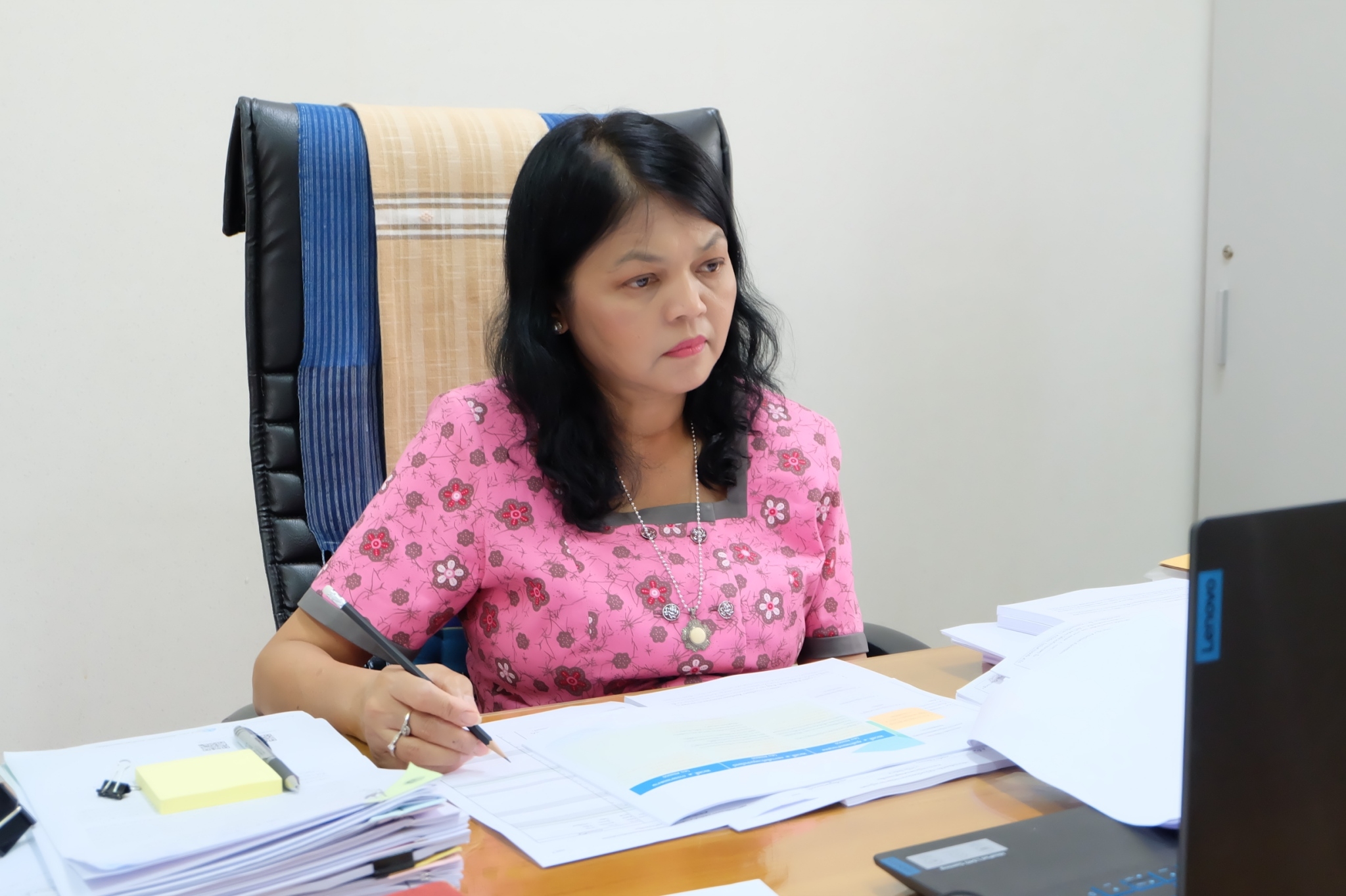 title - ผู้ตรวจราชการ ส.ป.ก. ร่วมประชุมคณะทำงานสรรหาปราชญ์เกษตรของแผ่นดินระดับเขต เขตตรวจราชการที่ 12 ประจำปี 2567 ผ่านระบบการประชุมทางไกลออนไลน์ Application Zoom Meeting